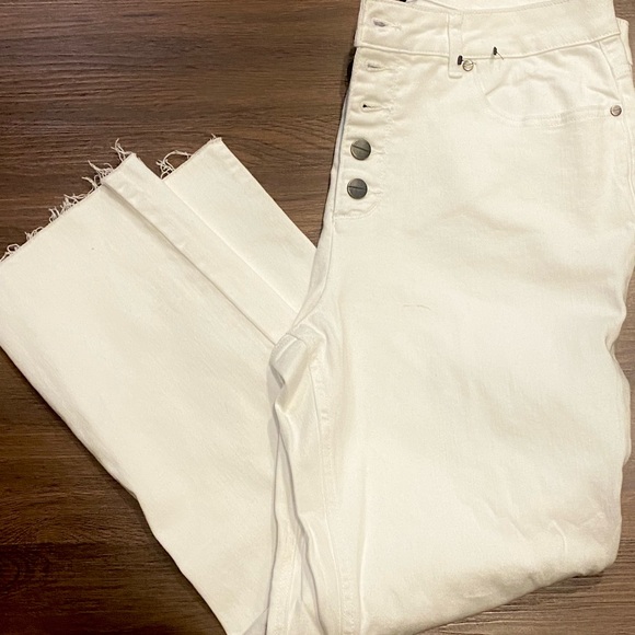 Kenneth Cole High Rise White Button-Fly Jeans - Picture 3 of 8